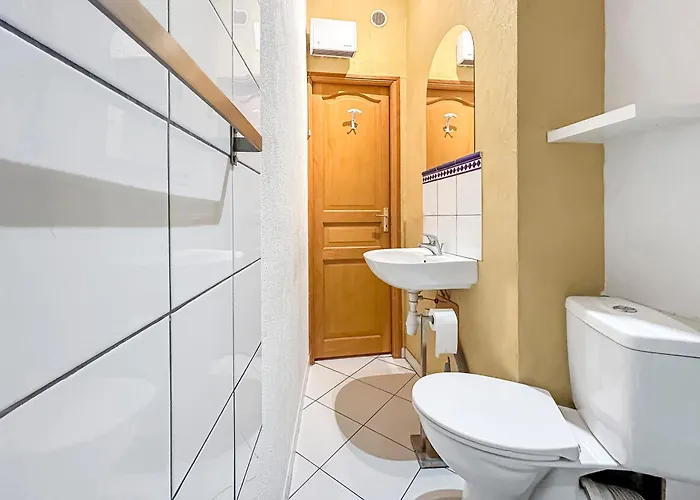 Evasion Chic Pres Des Arenes De Νιμ